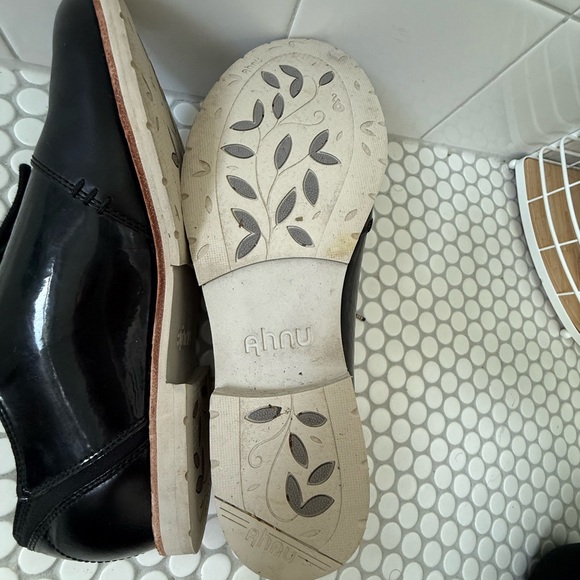 Ahnu Black Leather Oxfords - Picture 5 of 6